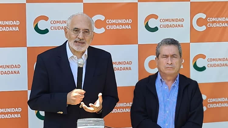 El candidato de Comunidad Ciudadana (CC), Carlos Mesa, en conferencia de prensa.