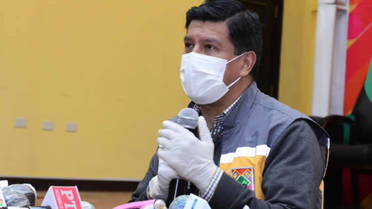 El director de Salud de la Alcaldía de El Alto, José Luis Ríos, en conferencia de prensa.