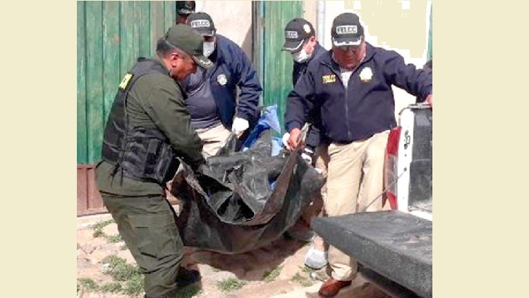 La Felcc realiza un levantamiento de cadaver.