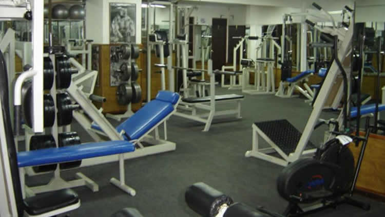 Gimnasio vacio en la cuarentena de La Paz.