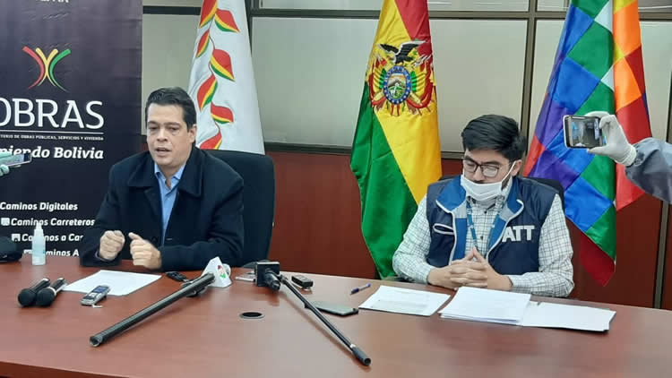 El viceministro de Telecomunicaciones, René Sánchez y el director de la ATT, Carlos Aliaga, en conferencia de prensa.