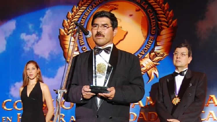 Gonzalo Sánchez Almanza recibió el Doctor Honoris Causa del Consejo Iberoamericano en Ecuador en 2008. Gonzalo Sánchez Almanza recibió el Doctor Honoris Causa del Consejo Iberoamericano en Ecuador en 2008.