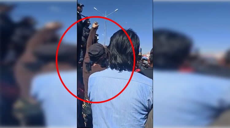 FELCC identificó a la mujer que incitó a marcar las casas de los policías. FELCC identificó a la mujer que incitó a marcar las casas de los policías.