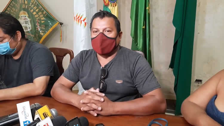 El presidente de la FEJUVE de Trinidad, Jhonny Tereba, en conferencia de prensa. El presidente de la FEJUVE de Trinidad, Jhonny Tereba, en conferencia de prensa.