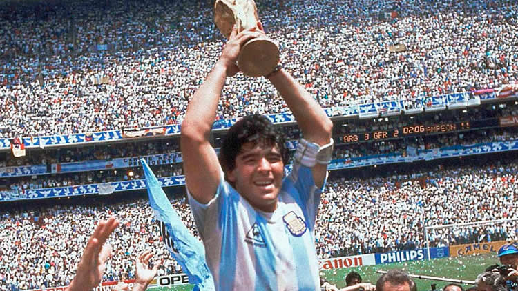 Falleció el astro del fútbol argentino, Diego Armando Maradona.