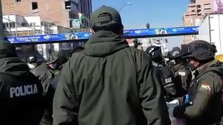Suman 36 efectivos policiales infectados por coronavirus COVID-19 en Bolivia. Suman 36 efectivos policiales infectados por coronavirus COVID-19 en Bolivia.
