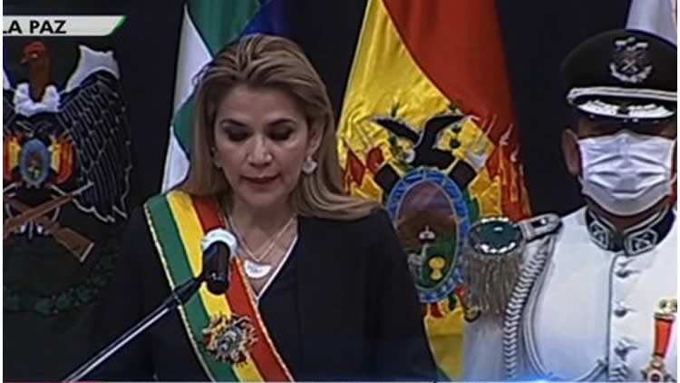 La presidenta de Bolivia, Jeanine Ánez, en el acto de homenaje a la policía boliviana. La presidenta de Bolivia, Jeanine Ánez, en el acto de homenaje a la policía boliviana.