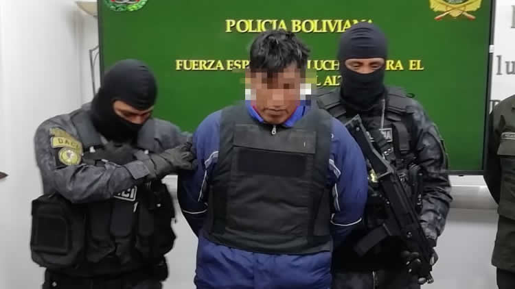 Zenón M., fue capturado ayer tras 48 horas de intenso trabajo investigativo de la Fuerza Especial de Lucha Contra el Crimen (FELCC). Zenón M., fue capturado ayer tras 48 horas de intenso trabajo investigativo de la Fuerza Especial de Lucha Contra el Crimen (FELCC).
