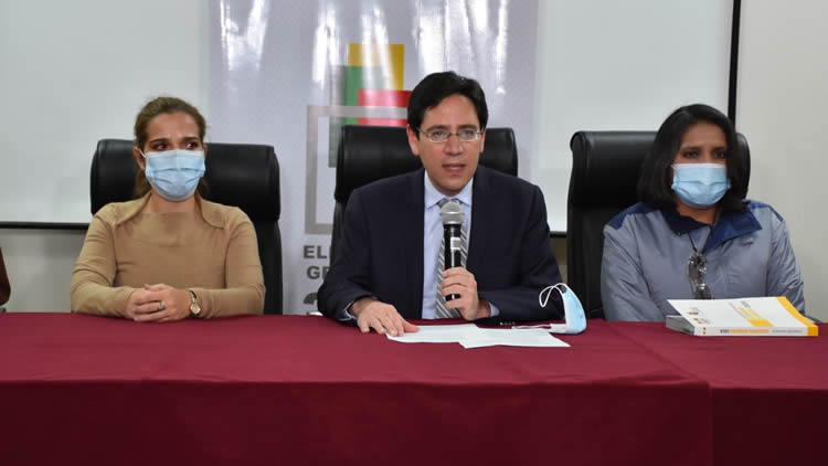 Los vocales del Tribunal Supremo Electoral (TSE) en conferencia de prensa.