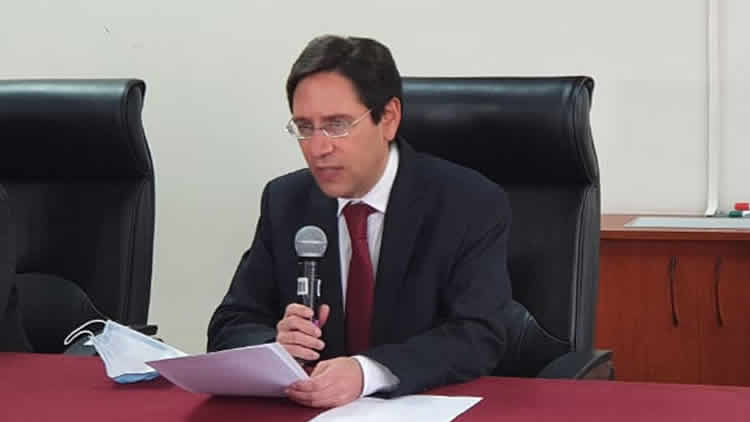 El presidente del Tribunal Supremo Electoral (TSE), Salvador Romero, en conferencia de prensa