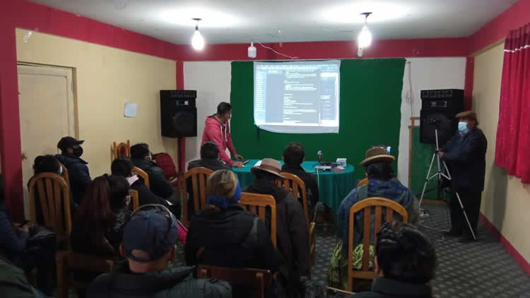 Milton Ramos, Consultor en Comunicación Digital, impartiendo sus conocimientos sobre periodismo móvil. Milton Ramos, Consultor en Comunicación Digital, impartiendo sus conocimientos sobre periodismo móvil.