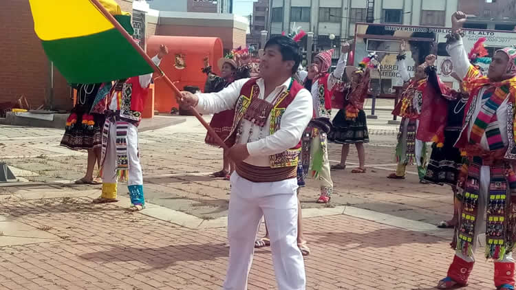 El Ballet de la UPEA realizando el video para su participación en el Festival virtual peruano.