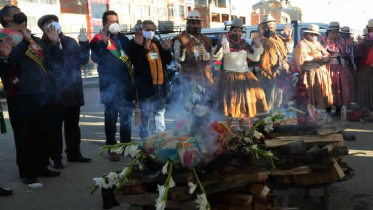 La posterior “wajta” a la Pachamama en el Faro Murillo. La posterior “wajta” a la Pachamama en el Faro Murillo.