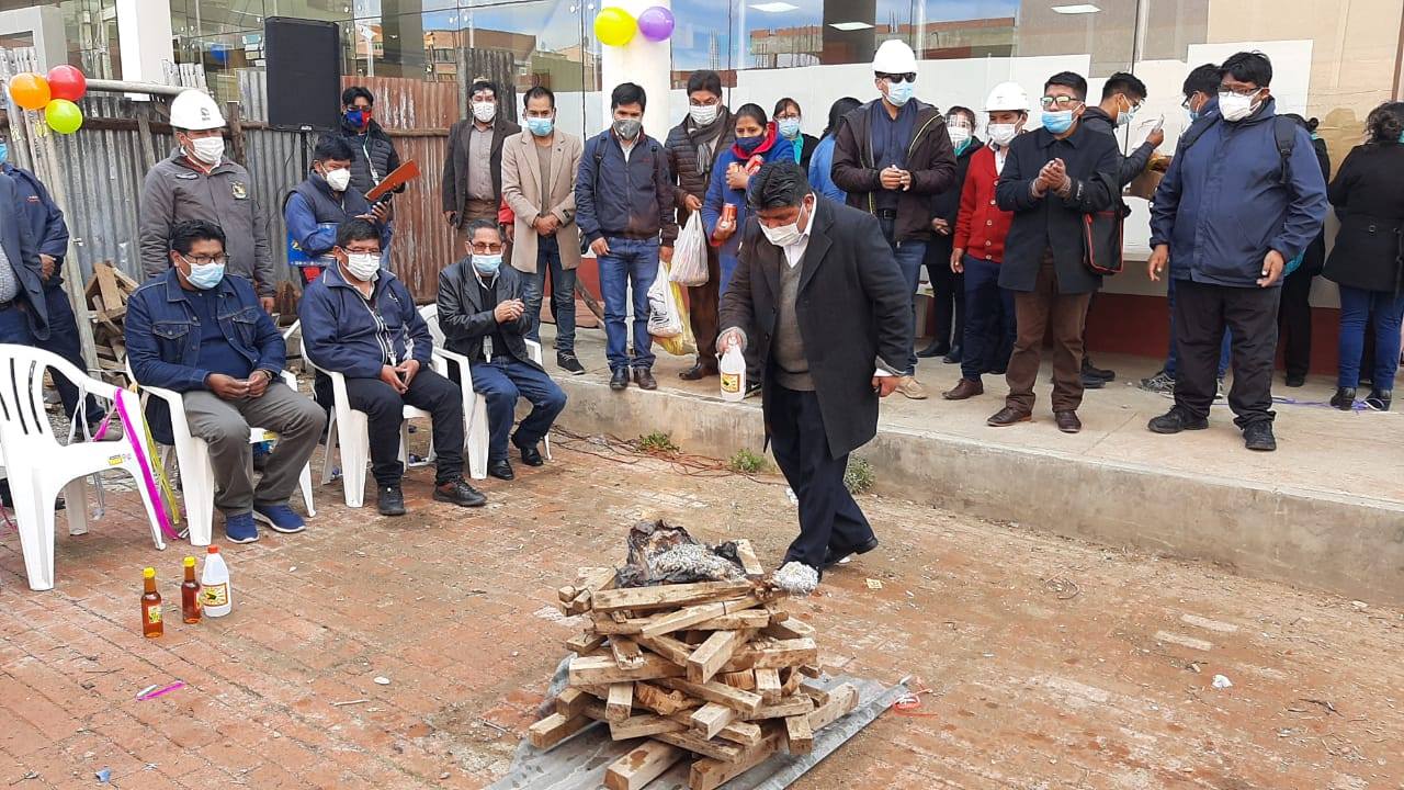 El Rector, Msc Freddy Medrano pidió a la madre tierra mejores días para la población alteña y boliviana El Rector, Msc Freddy Medrano pidió a la madre tierra mejores días para la población alteña y boliviana