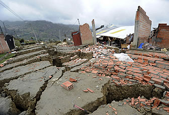 Mega deslizamiento en La Paz desplomó al menos 150 casas en el barrio de Kupini y siete zonas aledañas (Foto:D. Caballero, ABI)