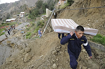 Se desplomó al menos 150 casas en el barrio de Kupini y siete zonas aledañas