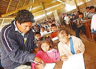 Bolivianos celebran el Día del Maestro con actos en los establecimientos educativos