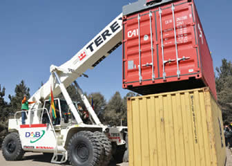 Depósitos Aduaneros Bolivianos: Grua de Transporte.