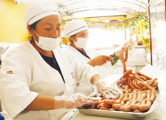 Venta de salchichas en La Paz.