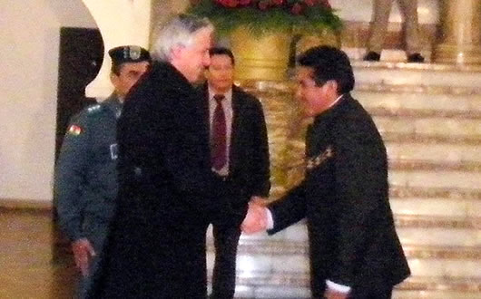 Trasmision de Mando Presidente a.i. Eugenio Rojas entrega el baston de Mando a Vicepresidente García Linera asume el mando del país.