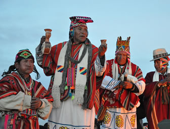 Amautas piden permiso a la Pachamama