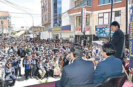 Banco Unión inaugura sucursal en El Alto por crecimiento de esa urbe