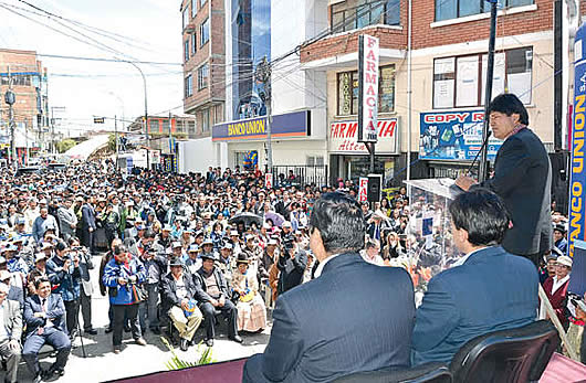 Banco Unión inaugura sucursal en El Alto por crecimiento de esa urbe