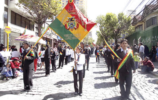 Desfiles escolares abrieron festejos por el 188 aniversario de la patria