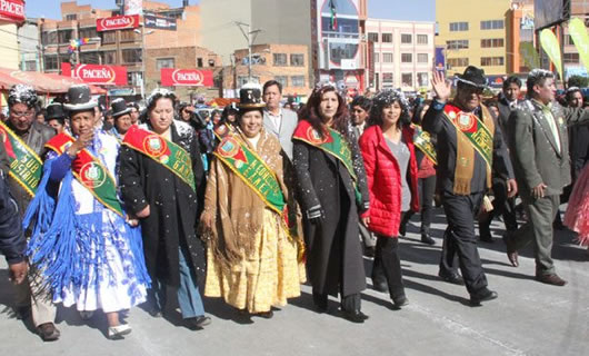 En ausencia del alcalde Patana, autoridades e invitados especiales abrieron la Entrada.