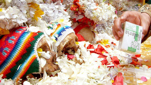 Fiesta de las Ñatitas en el Cementerio General de La Paz Bolivia