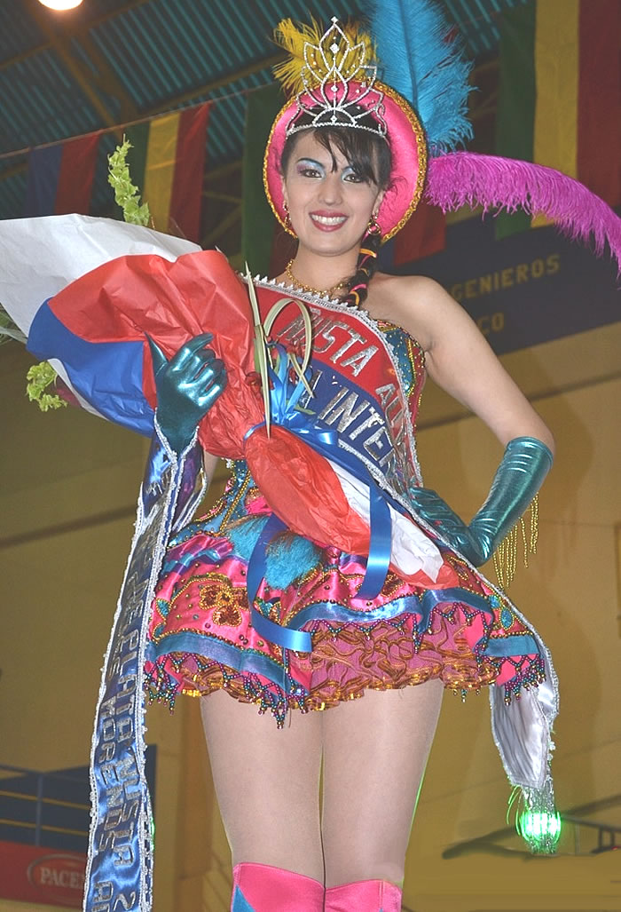 Katherine Nicole Candia Aparicio es Ñusta Univeristaria 2013