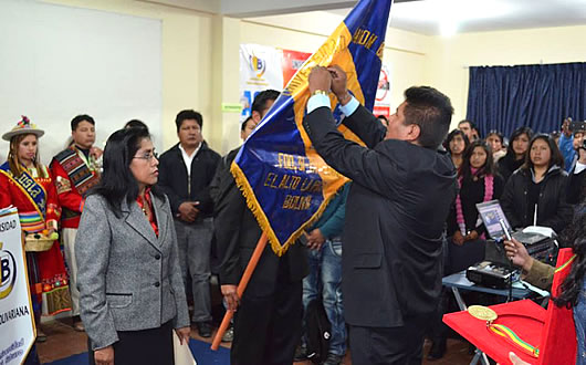Universidad Unión Bolivariana condecorado por Diputados
