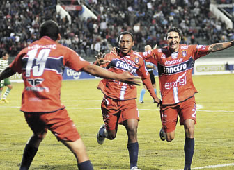 Universitario de Sucre derrotó a Oriente Petrolero