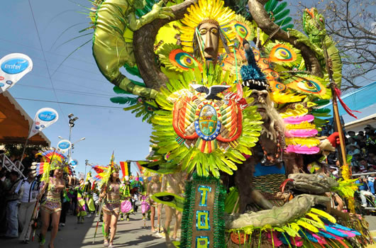 Entrada folklórica de Urkupiña 2013: Quillacollo Boliivia