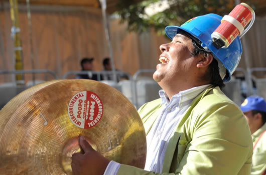Entrada folklórica de Urkupiña 2013: Banda Intercontinental Poopo de Oruro