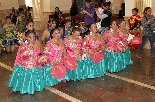 Entrada folklórica de Urkupiña 2013: Fe a la Virgen