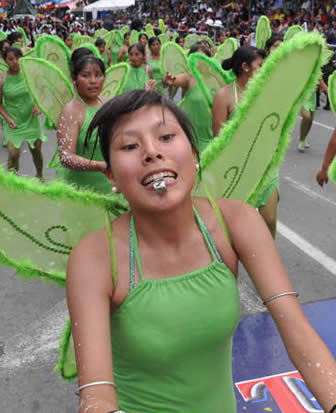 Corso de Corsos, vestidas de campanitas.