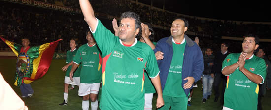 Selección mundialista del 94 en partido de solidaridad.