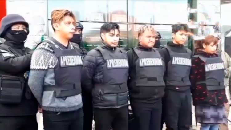 Presentación de los cinco antisociales que se dedicaban a atracar en el puente de la Ceja de El Alto.
