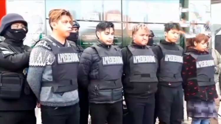 Presentación de los cinco antisociales que se dedicaban a atracar en el puente de la Ceja de El Alto. Presentación de los cinco antisociales que se dedicaban a atracar en el puente de la Ceja de El Alto.
