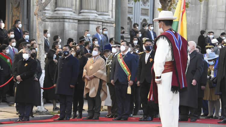 Actos protocolares por los 196 años de Independencia de Bolivia.