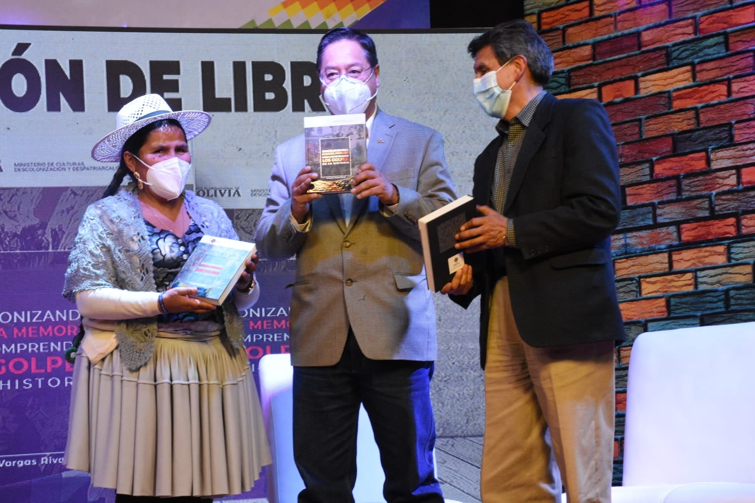 Presidente Arce exhortó a la población para que se anime a escribir libros Presidente Arce exhortó a la población para que se anime a escribir libros