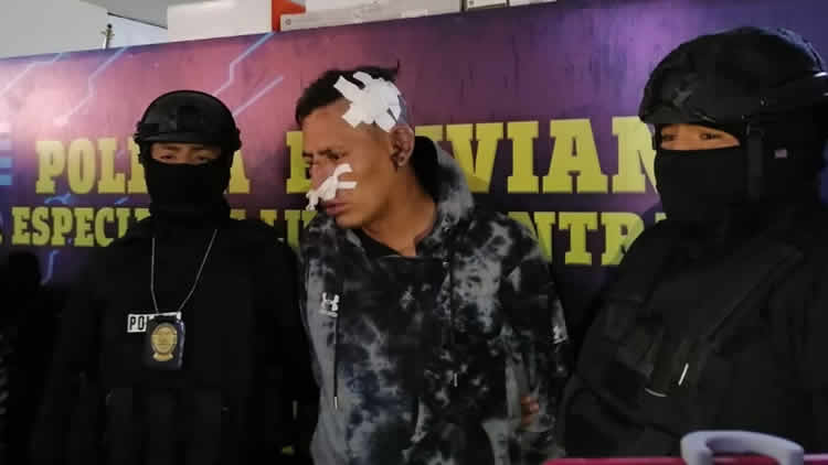 Persona aprehendido por la Felcc El Alto, por robo en la zona Ballivián de El Alto. Persona aprehendido por la Felcc El Alto, por robo en la zona Ballivián de El Alto.
