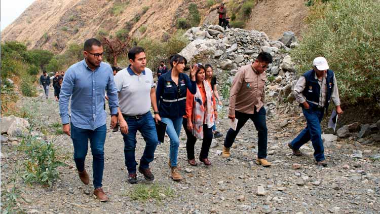 También se inspeccionará los espacios para los emplazamientos para prevenir mazamorras en la cuenca del río Taquiña También se inspeccionará los espacios para los emplazamientos para prevenir mazamorras en la cuenca del río Taquiña