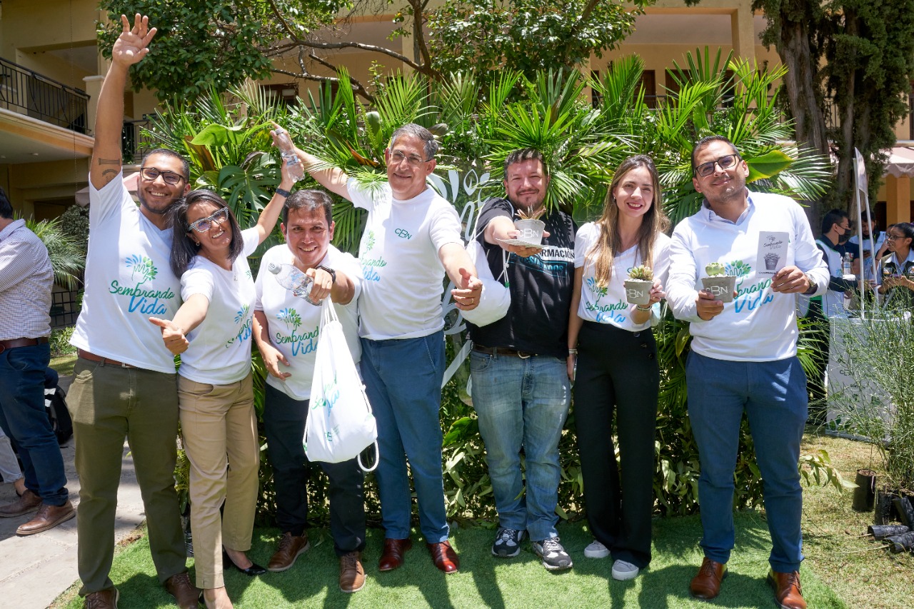 La empresa desarrolla junto con instituciones públicas y privadas el plan para reforestar, forestar, arborizar el cinturón boscoso de Cochabamba La empresa desarrolla junto con instituciones públicas y privadas el plan para reforestar, forestar, arborizar el cinturón boscoso de Cochabamba