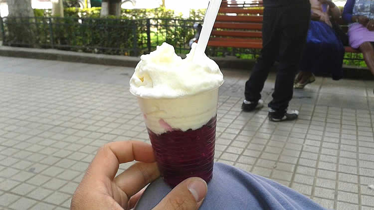 Crema chantillí con gelatina. Crema chantillí con gelatina.