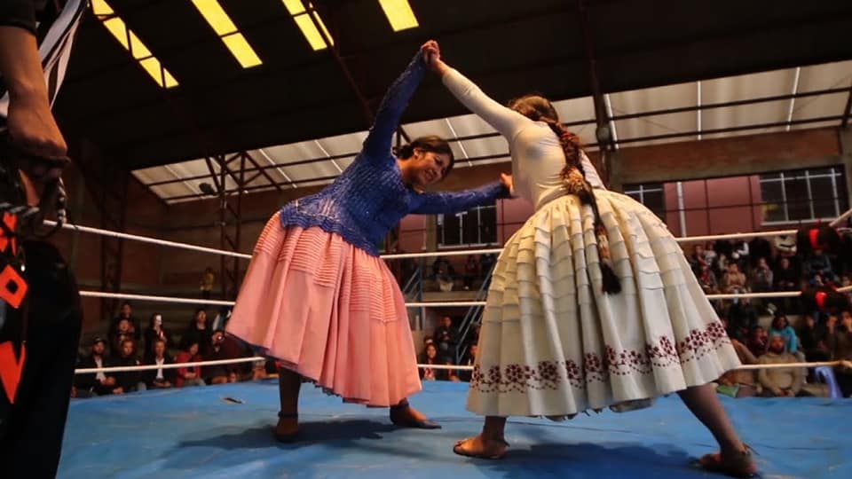 Las cholitas luchadoras de Bolivia en el multifuncional de la Ceja El Alto. 