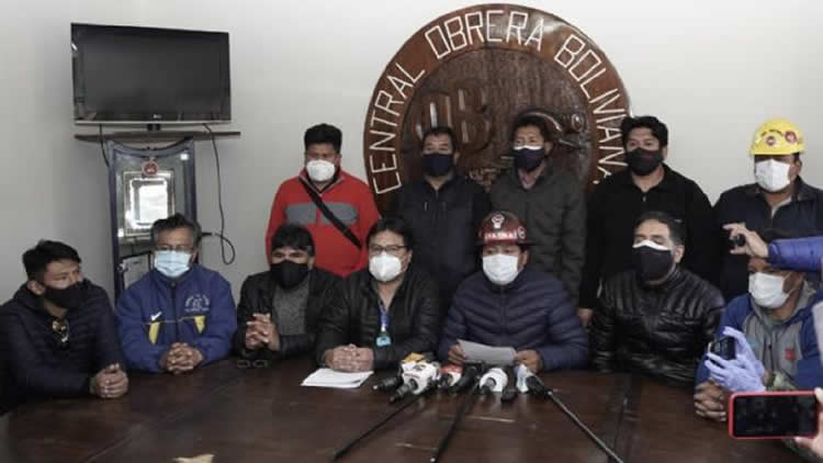 Juan Carlos Huarachi ejecutivo de la Central Obrera Boliviana (COB) en conferencia de prensa