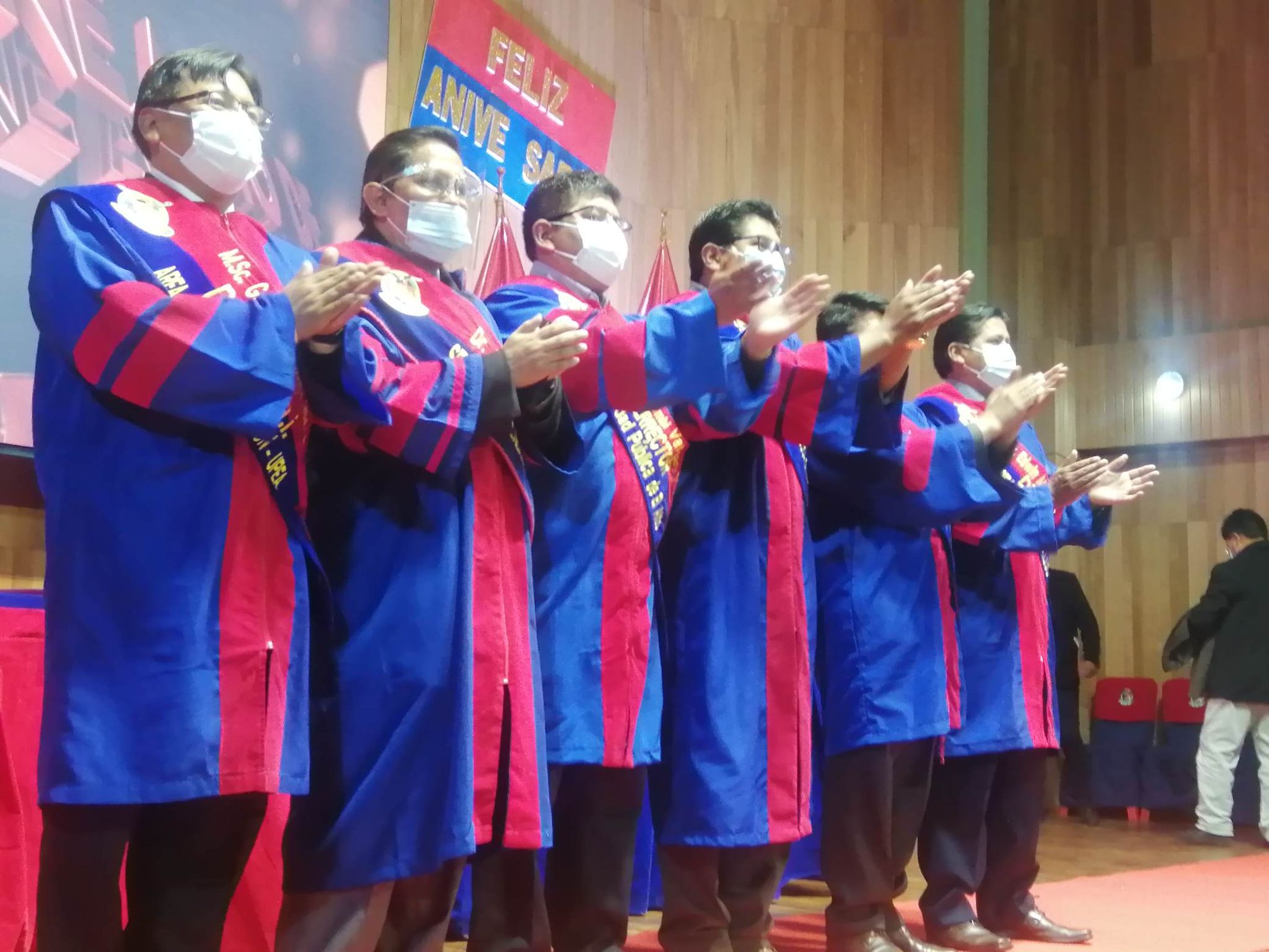Los diplomas entregados en esta jornada corresponden a la mención de Pedagogía y Didáctica en el Aula e Informática Educativa Los diplomas entregados en esta jornada corresponden a la mención de Pedagogía y Didáctica en el Aula e Informática Educativa