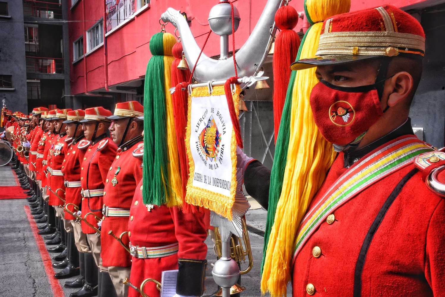 El Regimiento de Infantería Colorados de Bolivia Escolta Presidencial es una unidad de élite de las Fuerzas Armadas